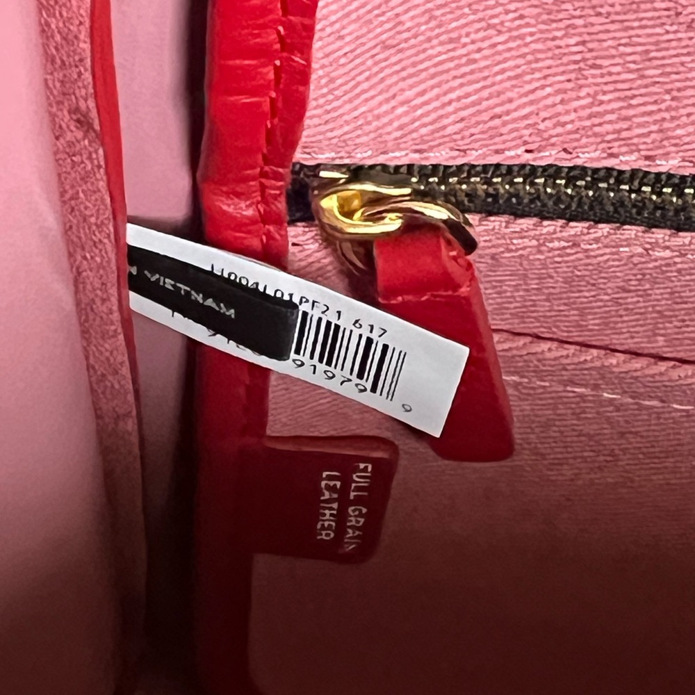Marc Jacobs The Leather Medium Tote Bag - Picture 12 of 16